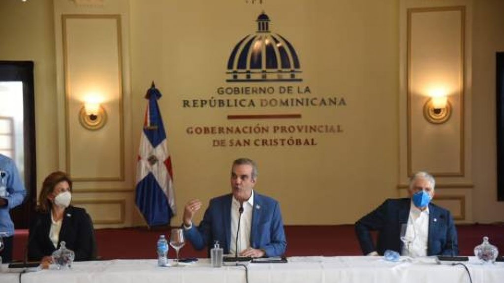  Surgen controversias entre el gobierno y el pueblo que reclama eliminar el toque de queda durante el período navideño 