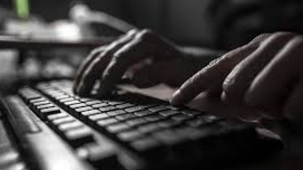  Discuten monitoreo redes sociales por parte de la Polic&iacute;a 