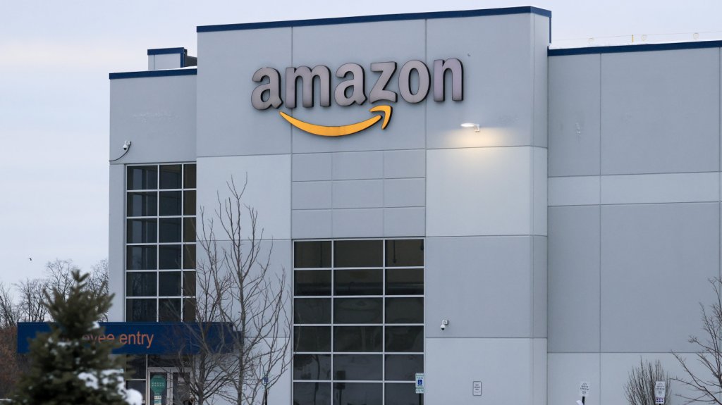  Trabajadores de Amazon rechazan crear su primer sindicato en el pa&iacute;s 
