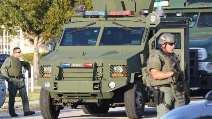 PolicÃ­as armados como militares generan polÃ©mica en el sur de la Florida