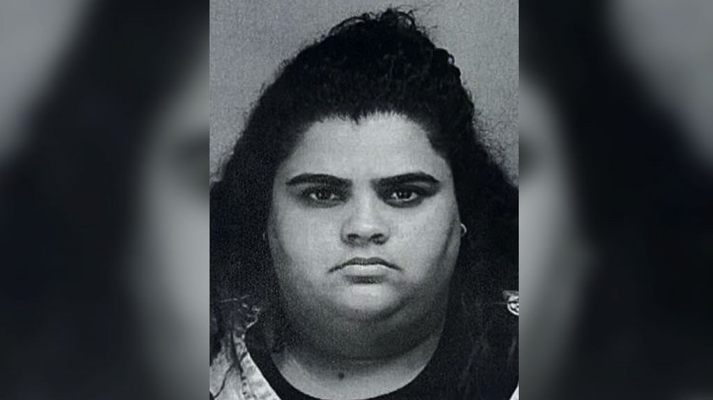  Cajera de tienda en Bayam&oacute;n le &ldquo;tumba&ldquo; la ATH a anciana y se apropia de m&aacute;s de $20mil 