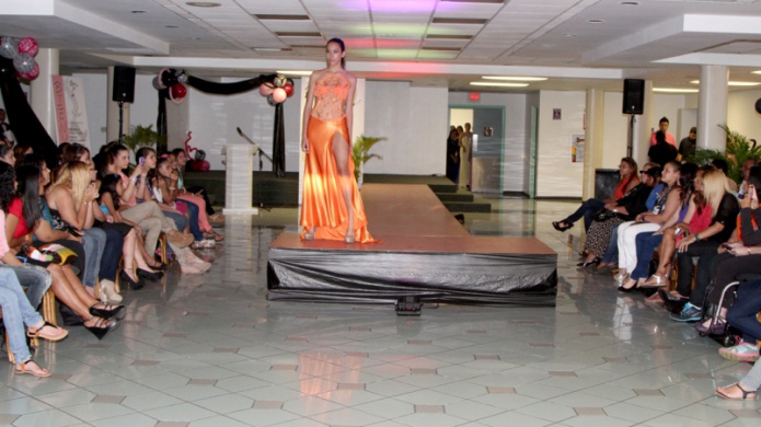 MUNICIPIO DE GUAYNABO DONA TRAJES PARA PROM