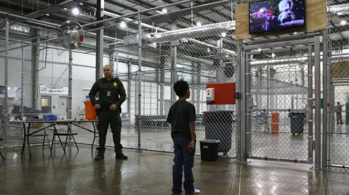 Juez bloquea licencias de centros de detenciÃ³n en Texas