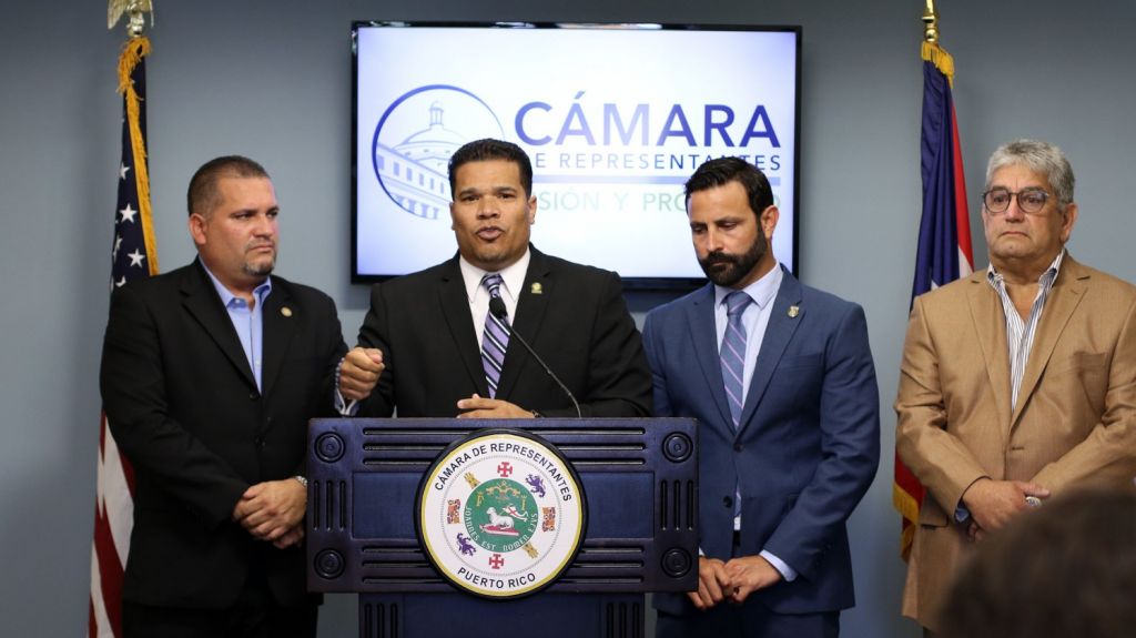  C&aacute;mara se une como &lsquo;Amigo de la Corte&rsquo; a pleito para evitar prohiciones peleas de gallo 