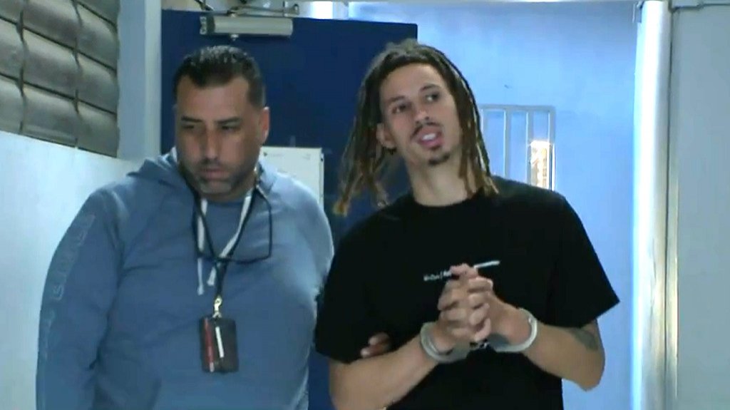  Video: Arrestan a Familia por Narcotr&aacute;fico en Toa Baja: Menor y Abuelos entre los Detenidos 