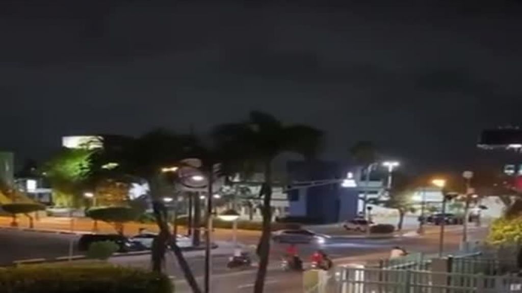  Video: Conductores de motoras y &ldquo;Four Track&rdquo; se apoderan de Isla Verde en pleno &ldquo;Toque de Queda&rdquo; 