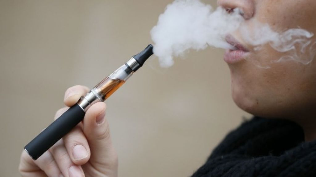  Gobernadora prohibir&aacute; por Orden Ejecutiva el uso y venta de productos para vapeo 