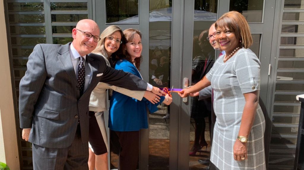  Familia inaugura centro de apoyo a menores v&iacute;ctimas de abuso sexual 