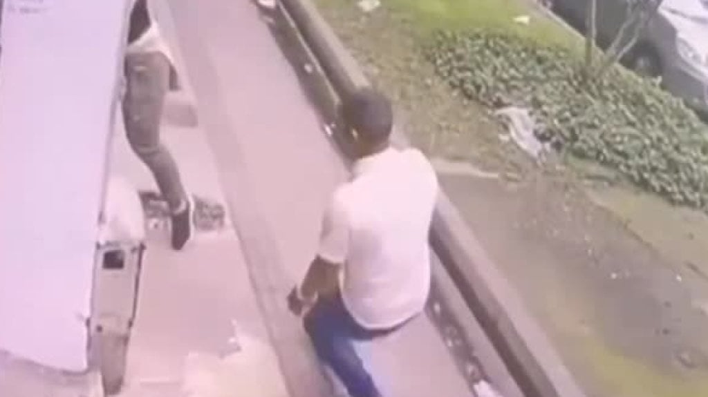  En video momento que rescatan a turista de 19 años secuestrado por cariñosas en Medellín 