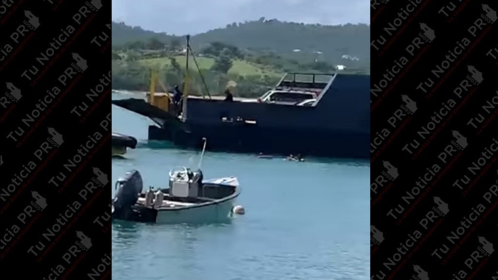  Arrestan a dos viequenses por lanzarse al mar y evitar que ferry zarpara 