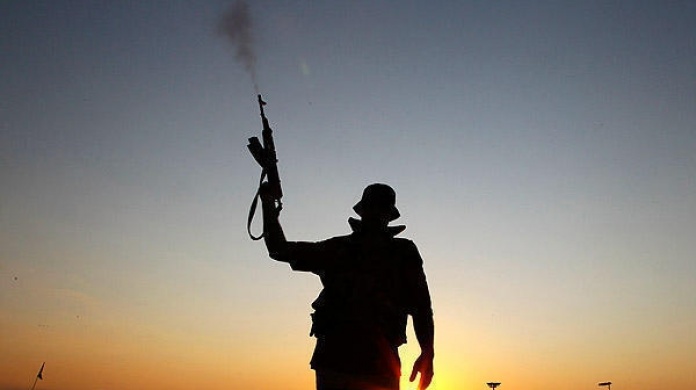 Procesan a sujeto acusado de disparar al aire con un rifle en ManatÃ­