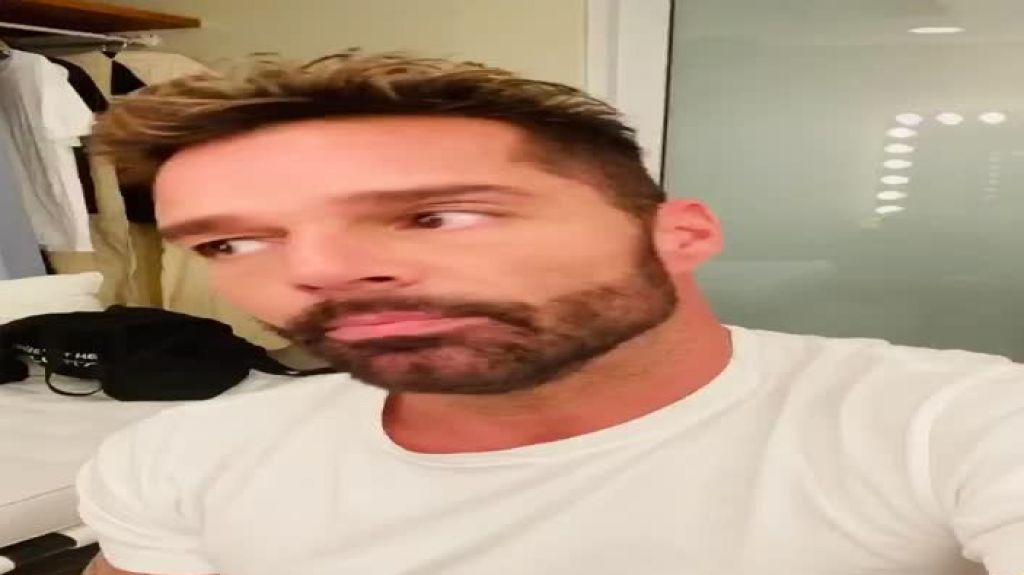  Video: Ricky Martin no llega a la protesta y publica un video para la gobernadora 