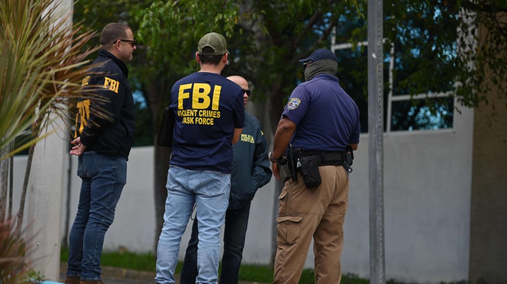  Federales realizan allanamiento en Palmas del Mar, Humacao 