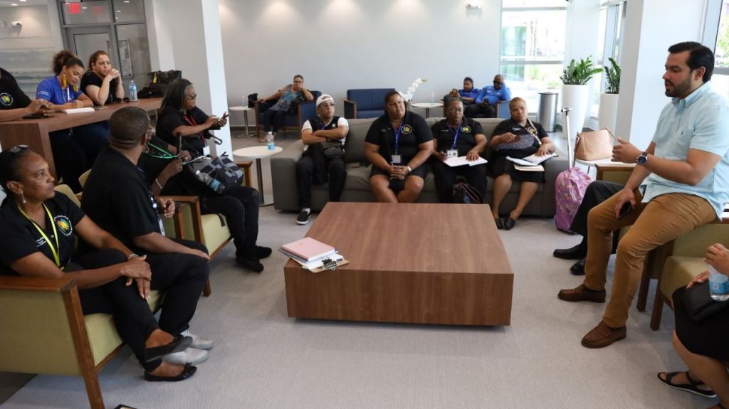  Administrador de Vivienda P&uacute;blica visita proyectos de ingreso mixto 