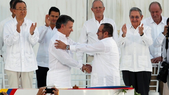El Gobierno de Colombia y las FARC firman el acuerdo final de paz