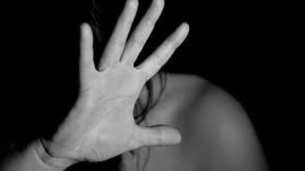  Consultar&aacute;n caso de violencia dom&eacute;stica de hombre que agredi&oacute; a su esposa y a su suegra 