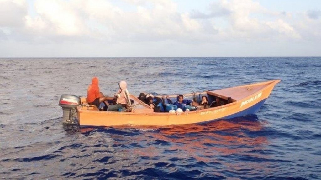  Guardia Costera repatria a 18 inmigrantes a la Rep&uacute;blica Dominicana en el Canal de la Mona 