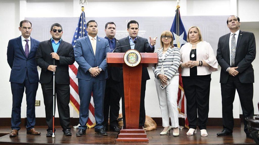  Gobernador anuncia que si tienes multas de auto expreso no tendr&aacute;s que pagarlas 