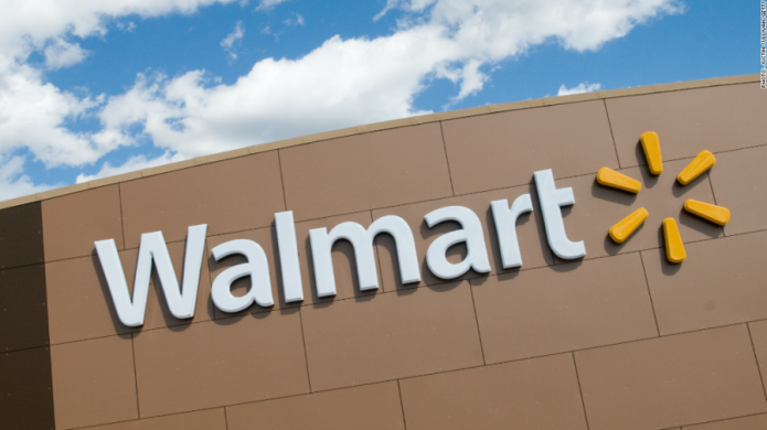 Critican a Walmart por promocionar armas como Ãºtiles escolares (FOTO)