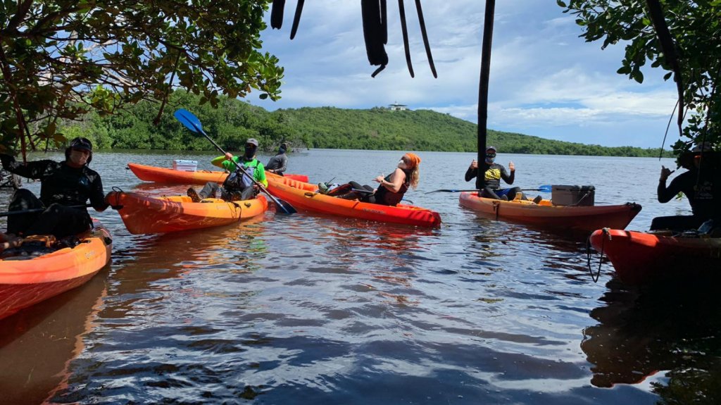  Con estricto protocolo en prevenci&oacute;n al Covid-19, voluntarios de la limpieza remueven 13,000 libras de desperdicios en 41 municipios 