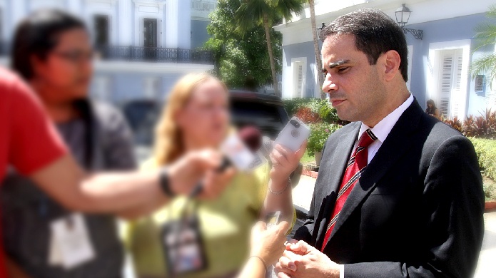 SENADOR ÃNGEL ROSA INSISTE EN REGULAR TRÃFICO DE INFLUENCIAS EN EL GOBIERNO