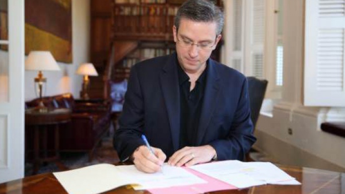 Gobernador Firmara proyecto de la Crudita