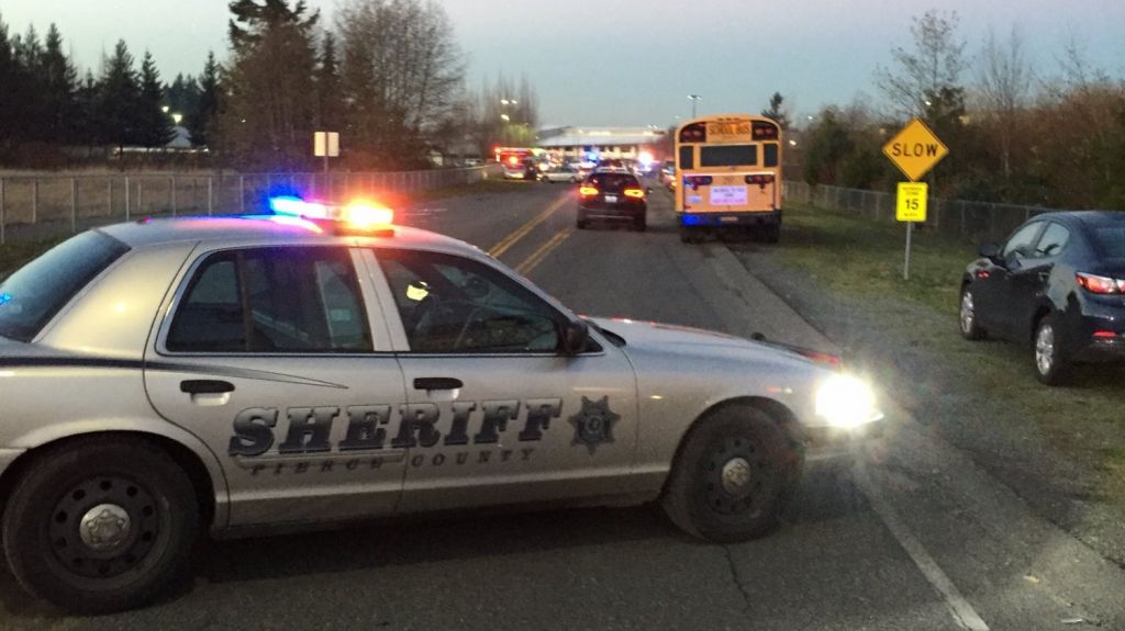 Balean a dos estudiantes en Washington