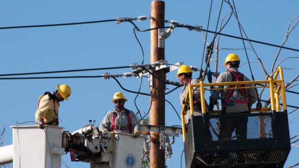 Molestos residentes de Trujillo Alto por olvido de la AEE