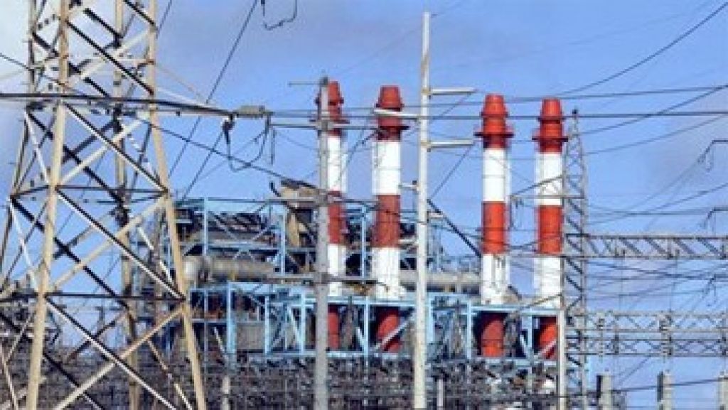  Ahora: Fotos del momento en que rescatan empleados de la AEE que sufrieron descarga eléctrica esta mañana 