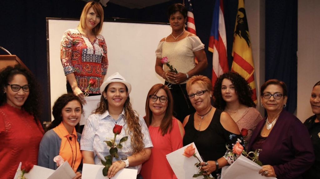  Mujeres voluntarias tras el paso del Mar&iacute;a son reconocidas en la Semana de la Mujer 