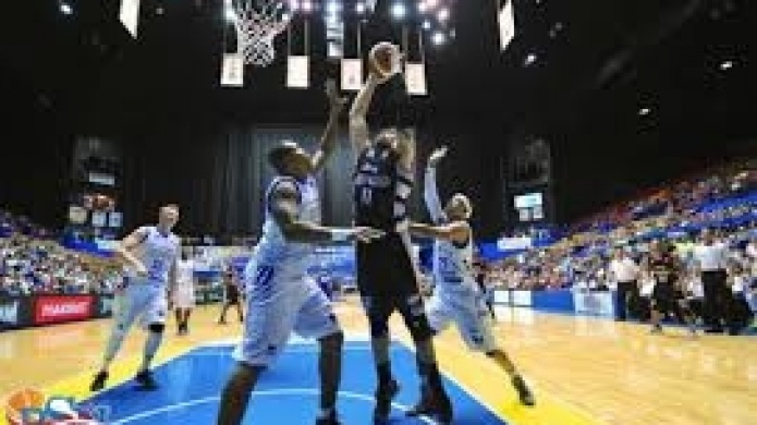 Cortos los Vaqueros de BayamÃ³n en la jornada inicial frente a Piratas de Quebradillas