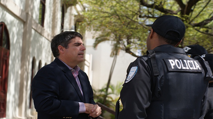 Roberto Arango, pone a disposiciÃ³n de la Alcaldesa de San Juan su Plan Anti-Crimen