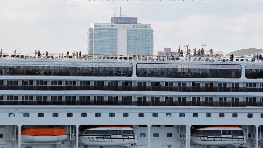  Carnival anuncia despidos y baja salarial por paralizaci&oacute;n debido a COVID-19 