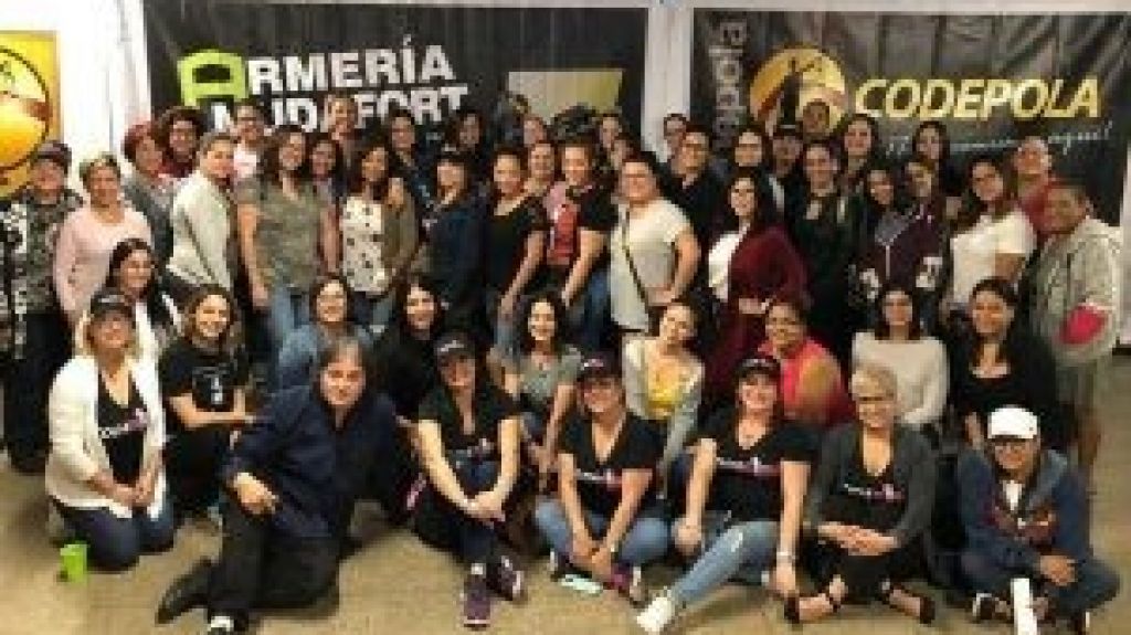  Cerca de 60 mujeres participan en taller de defensa personal para evitar ser v&iacute;ctimas de violencia dom&eacute;stica y delitos sexuales 