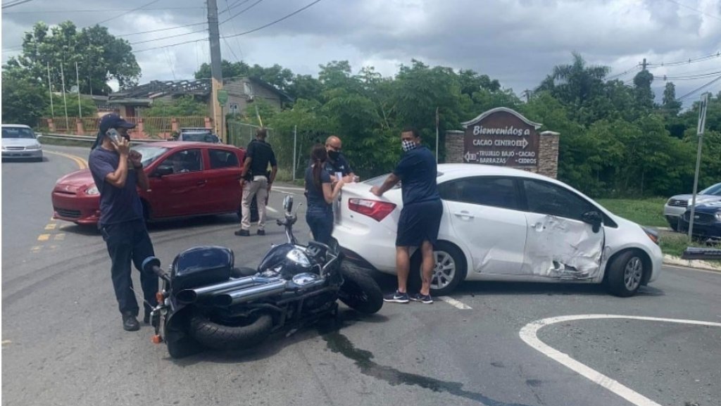  Polic&iacute;a resulta herido luego que conductora chocara su motora oficial en Carolina 
