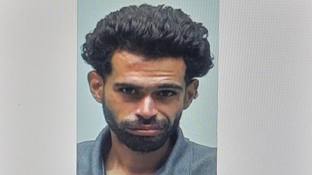  Hombre ataca a mujer con machete en McDonald's de Utuado 