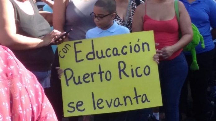 Protestan por inicio de clases en escuela de Llorens Torres 