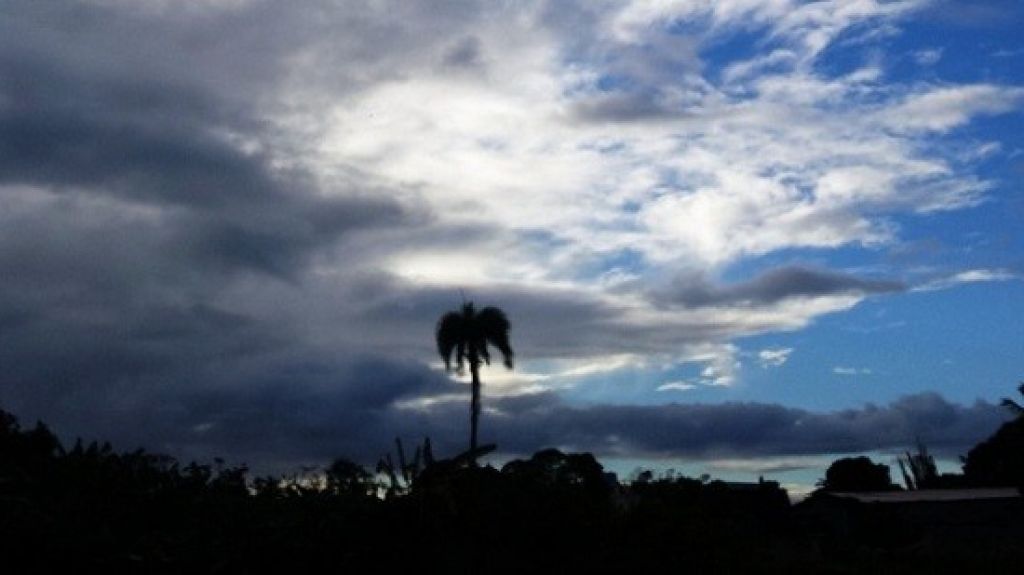  Nubes dispersas y algunos chubascos en gran parte del país 