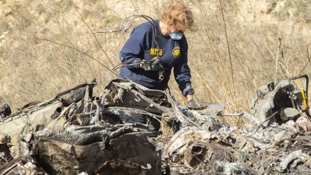  Investigan si un polic&iacute;a &ldquo;Utiliz&oacute;&rdquo; fotos de Kobe Bryant muerto para impresionar y enamorar una mujer en un barra 