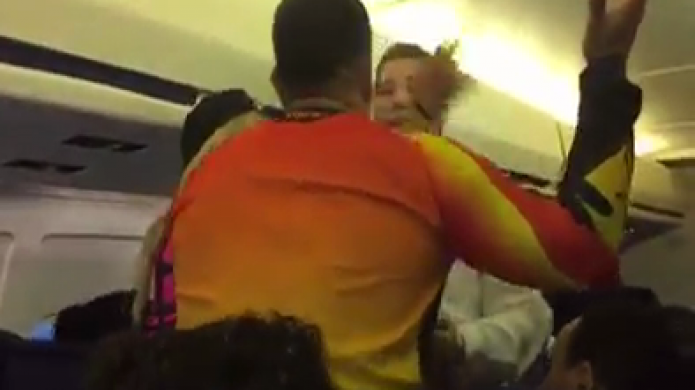 Video: Pasajeros se amotinan en vuelo de RepÃºblica Dominicana a Puerto Rico 