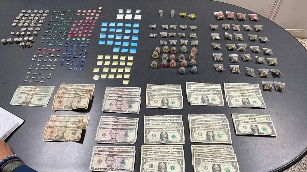  Ocupan drogas y dinero en Ponce 