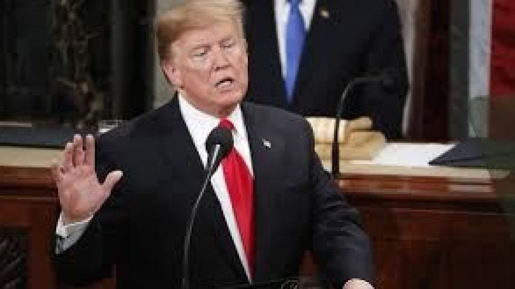  Vea video: Trump dice que las pol&iacute;ticas comerciales con China "han llegado a su fin" 