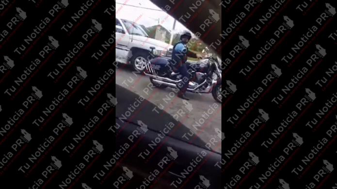 Video: vea como un conductor provoca un policía estatal llamándolo "pendejo"