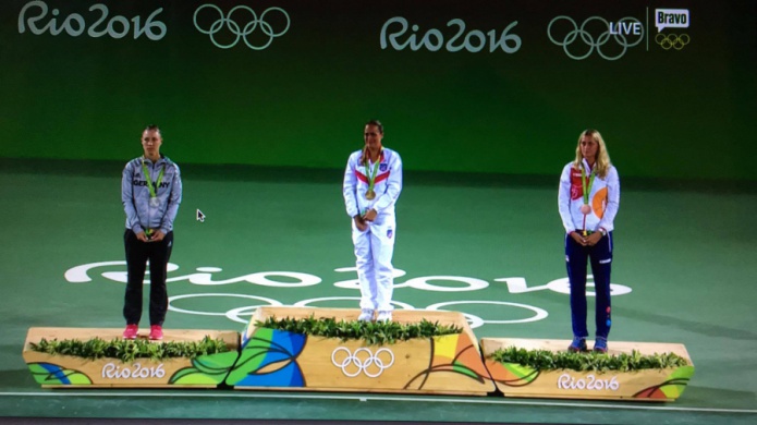 Video: Momento en que MÃ³nica Puig hizo que sonara la BorinqueÃ±a en Rio 2016 