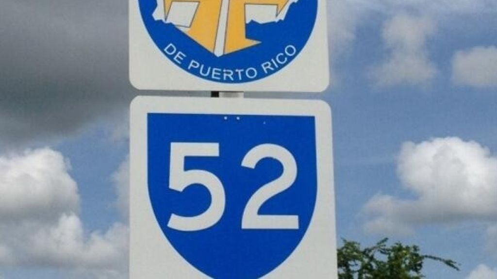  Un carril de la PR-52 seguir&aacute; cerrado por limpieza &aacute;rea verde tras derrame de combustible 