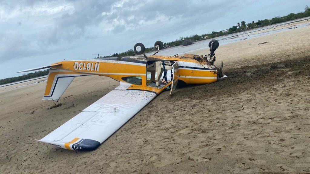  Avioneta realiza aterrizaje forzozo en Salinas y sus dos ocupantes resultan ilesos 
