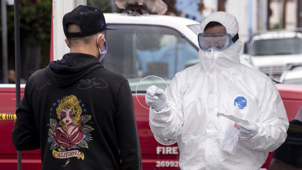  EE.UU. rompe r&eacute;cord de contagios de covid-19 por tercer d&iacute;a consecutivo 