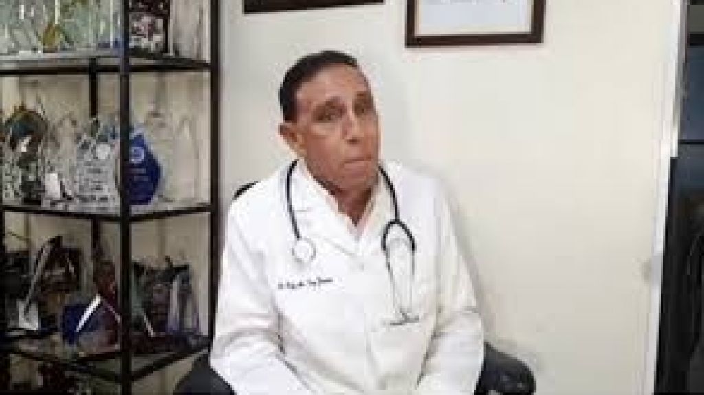 El doctor Cruz Jiminán da positivo a coronavirus; está entubado 