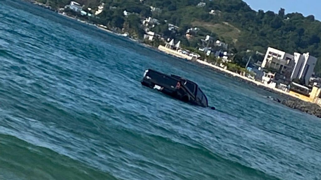  Video: Un mal d&iacute;a de &ldquo;Jetski&rdquo; su Guagua cay&oacute; al mar en la rampa de Aguadilla 