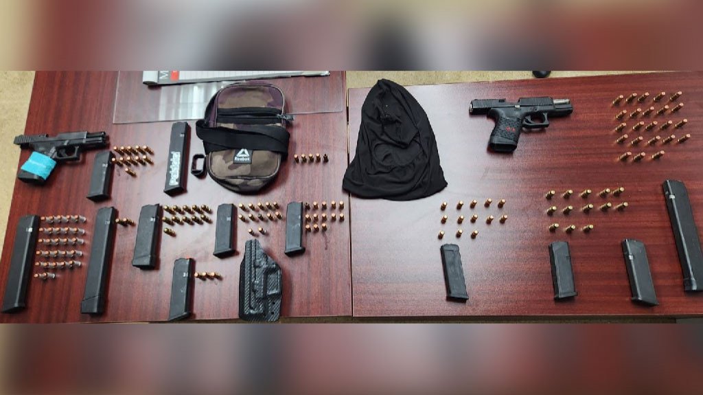  Arrestan a tres hombres con armas de fuego en garaje en Gurabo 